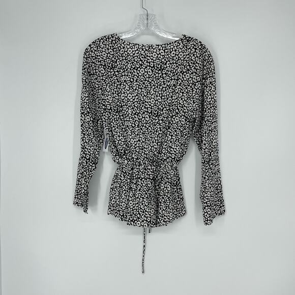Old Navy Long Sleeve Animal Print Faux Wrap Top Medium - Picture 4 of 7